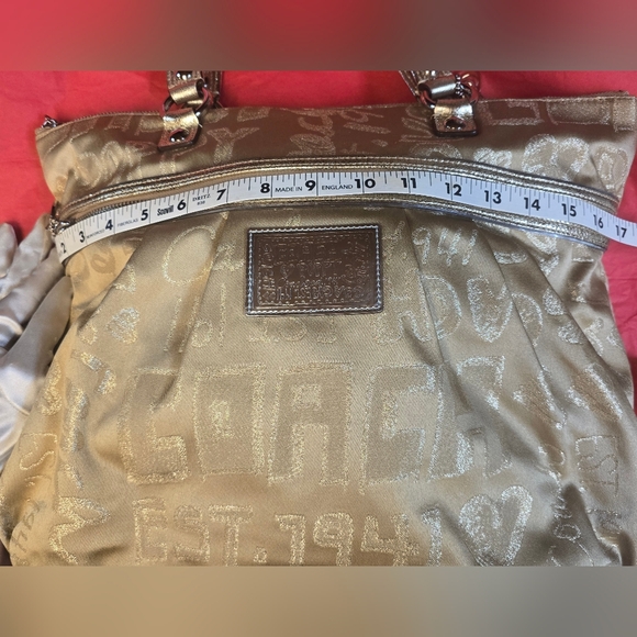 Coach Poppy Large Goldtone Handbag. Excellent Condition - Picture 12 of 15